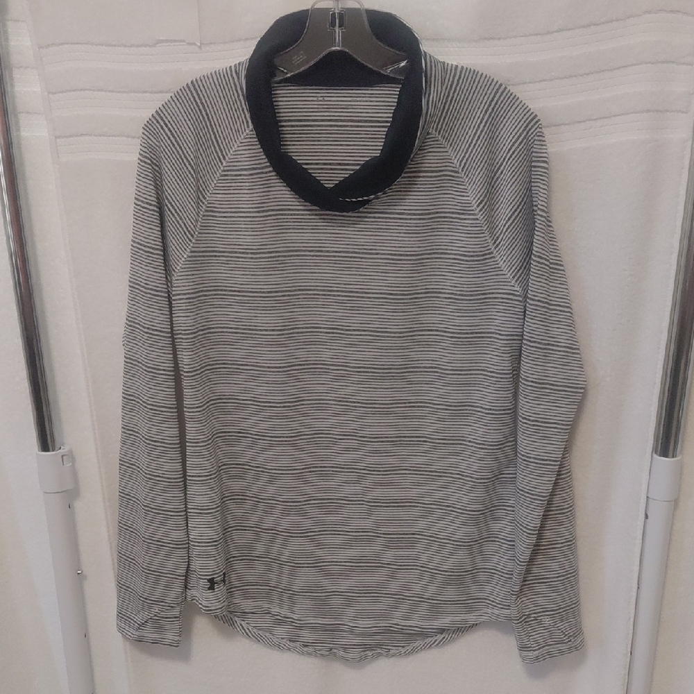Under Armour Women's Zinger Pullover Cross Over Cowl Neck  Like New T5